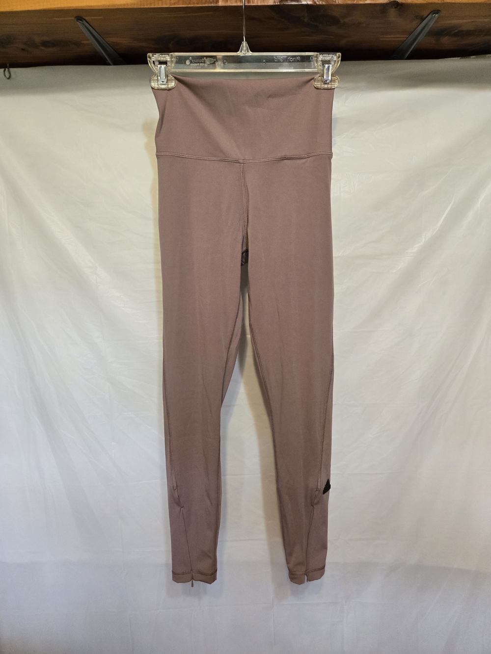 Adidas High-Waist Mauve Leggings – Comfortable Women’s Activewear - Picture 2 of 13